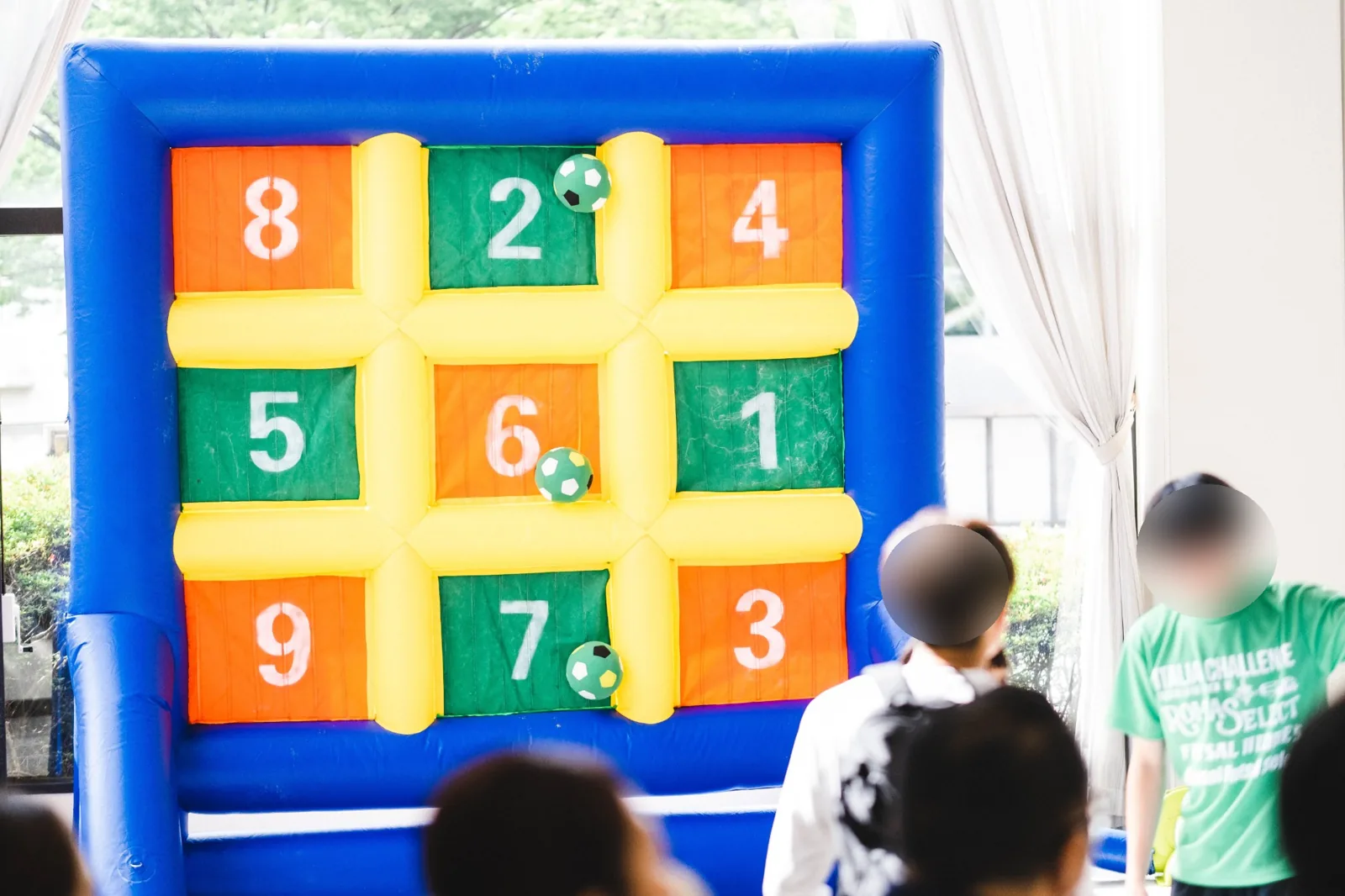 キックターゲット。9枚パネルを蹴って抜くサッカー版ストラックアウト